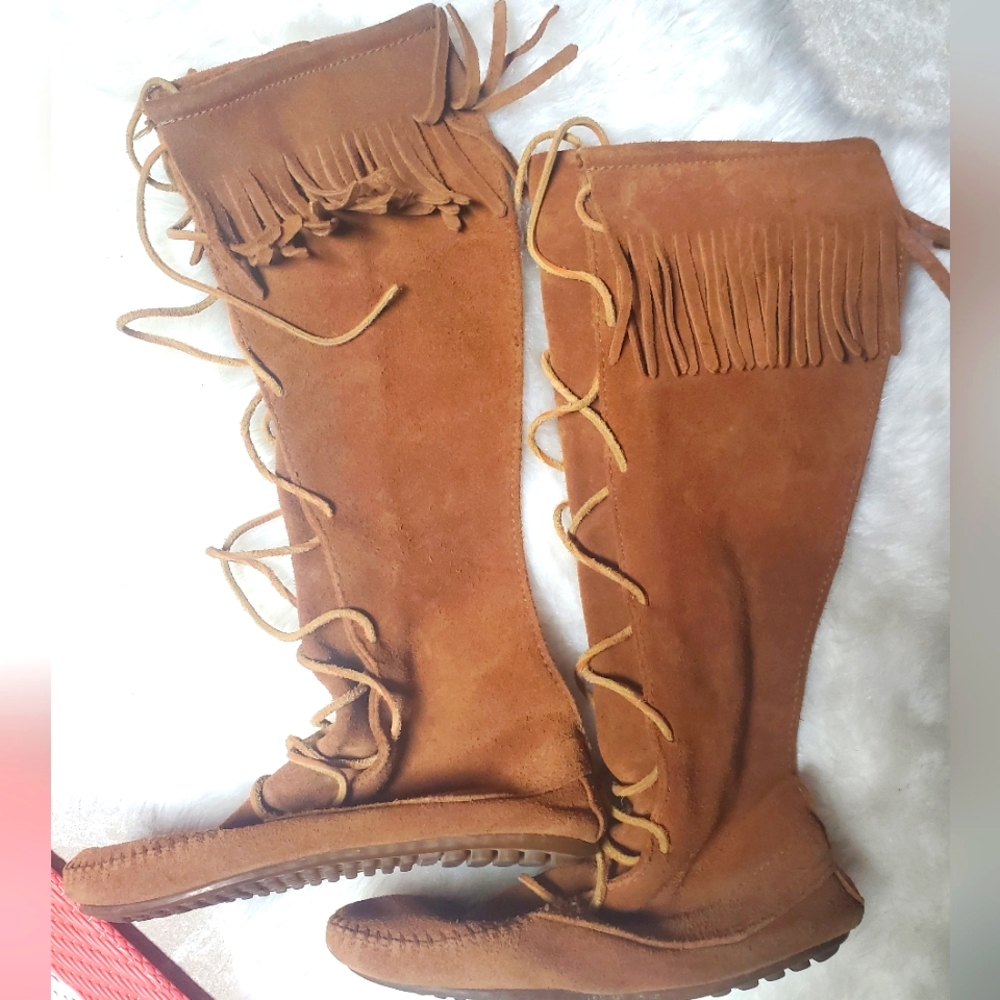 Minnetonka Moccasin fringe boots size 5 womens